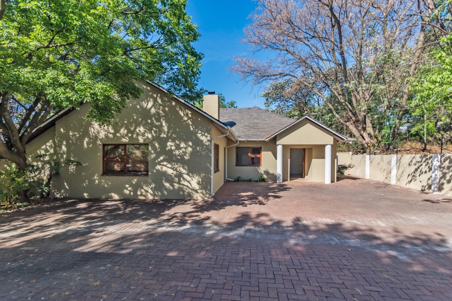 4 Bedroom Property for Sale in Hurlingham Gauteng