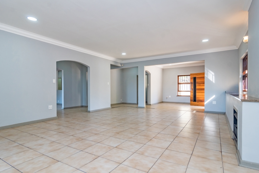 4 Bedroom Property for Sale in Hurlingham Gauteng