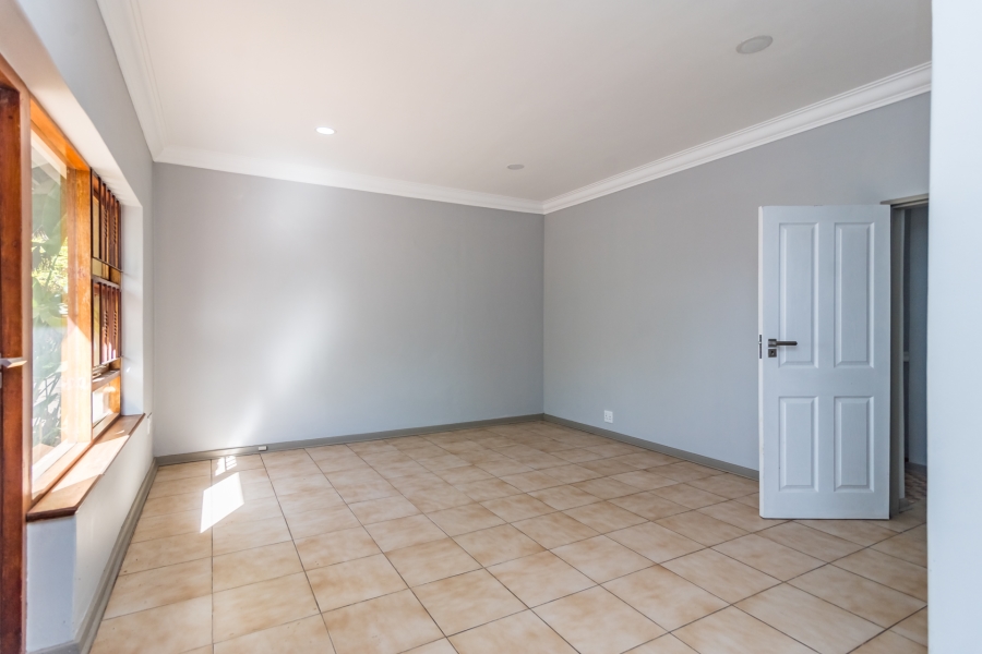 4 Bedroom Property for Sale in Hurlingham Gauteng