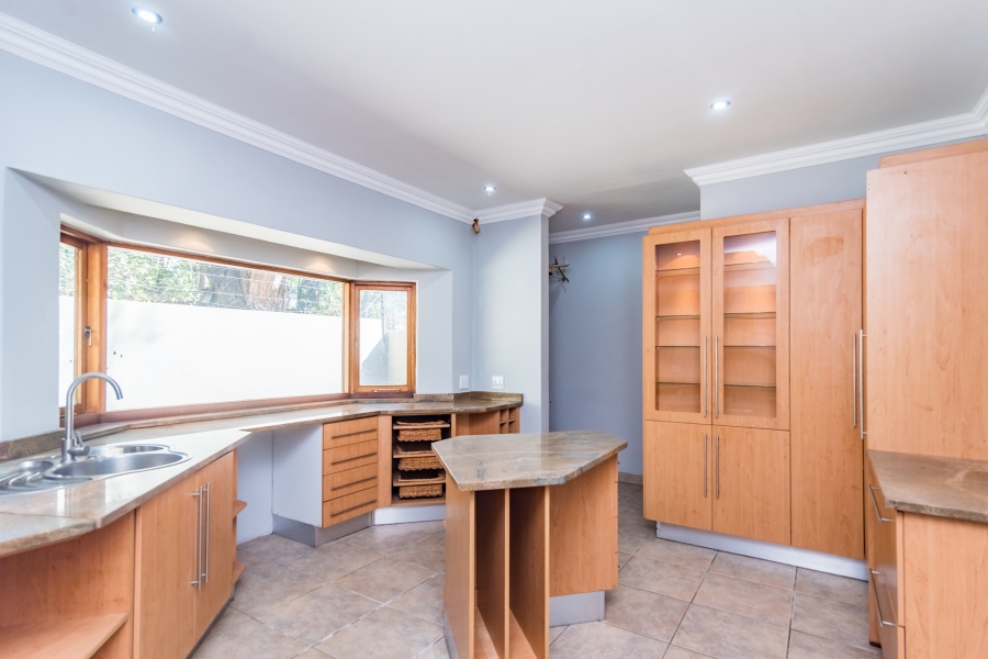 4 Bedroom Property for Sale in Hurlingham Gauteng