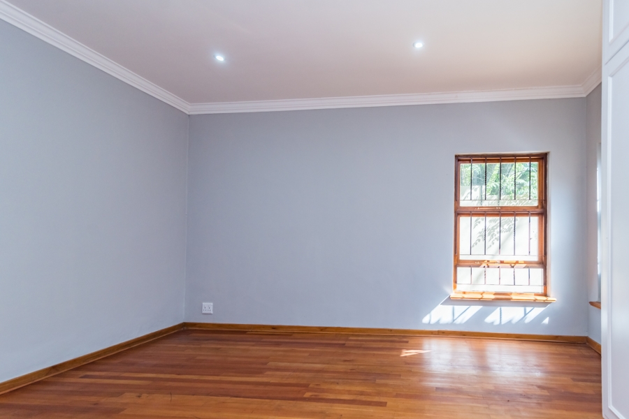 4 Bedroom Property for Sale in Hurlingham Gauteng