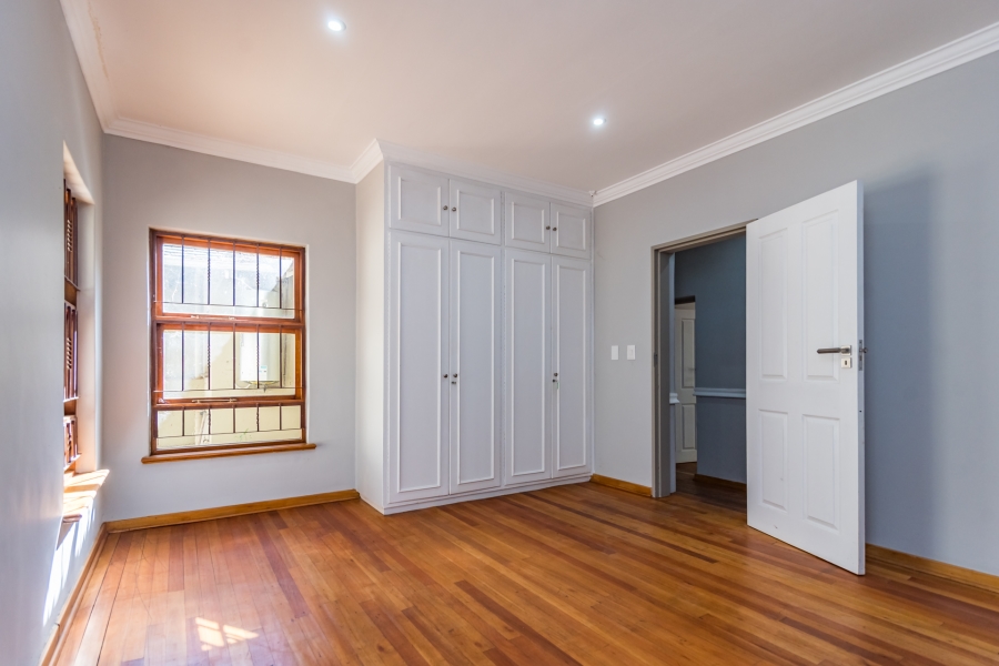 4 Bedroom Property for Sale in Hurlingham Gauteng