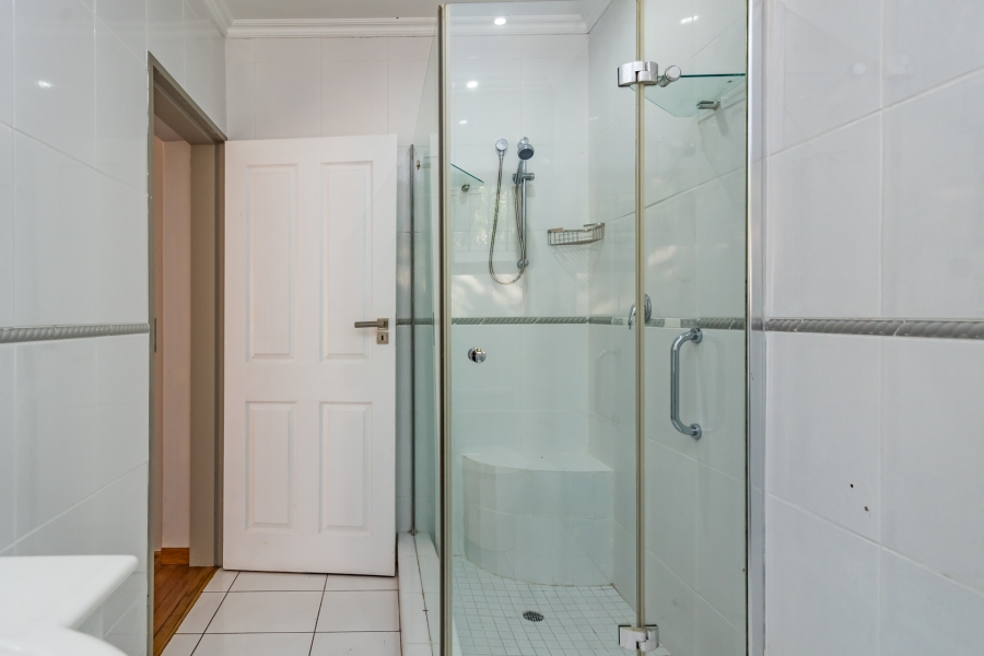 4 Bedroom Property for Sale in Hurlingham Gauteng