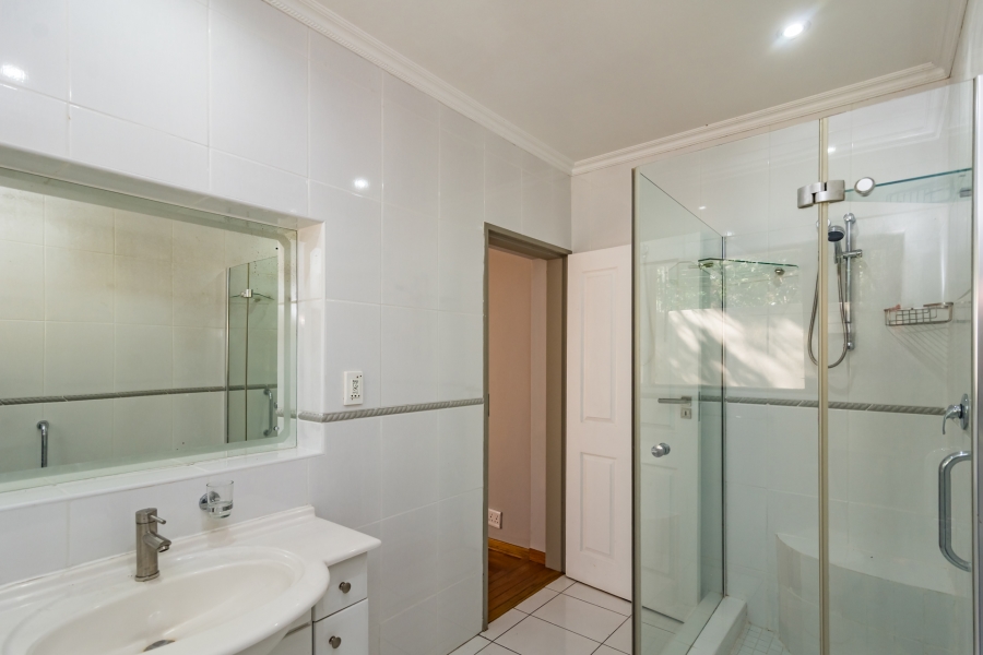4 Bedroom Property for Sale in Hurlingham Gauteng
