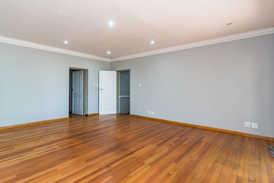 4 Bedroom Property for Sale in Hurlingham Gauteng