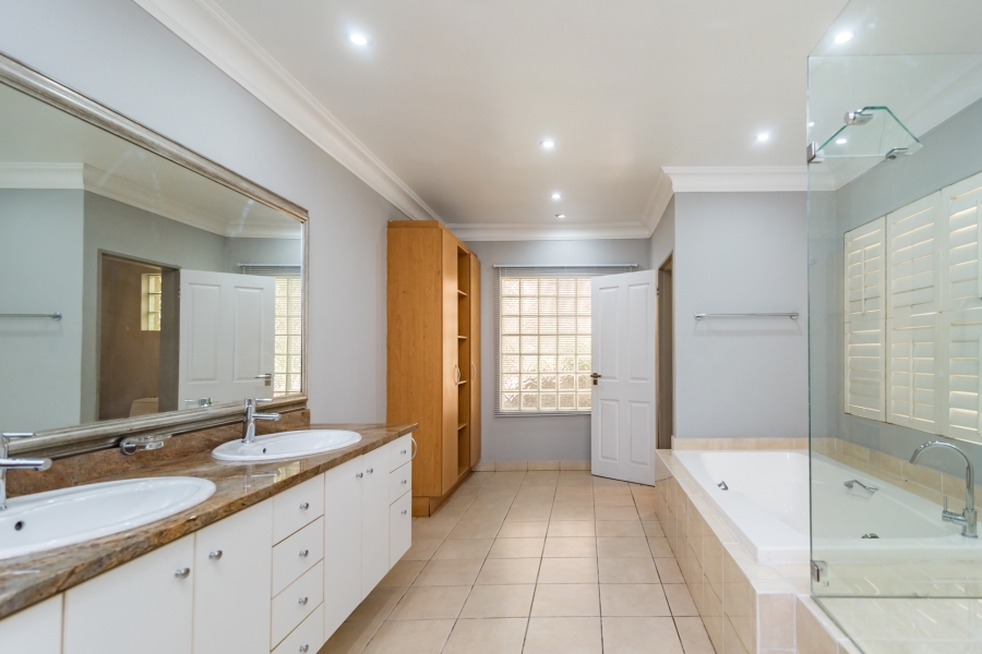 4 Bedroom Property for Sale in Hurlingham Gauteng