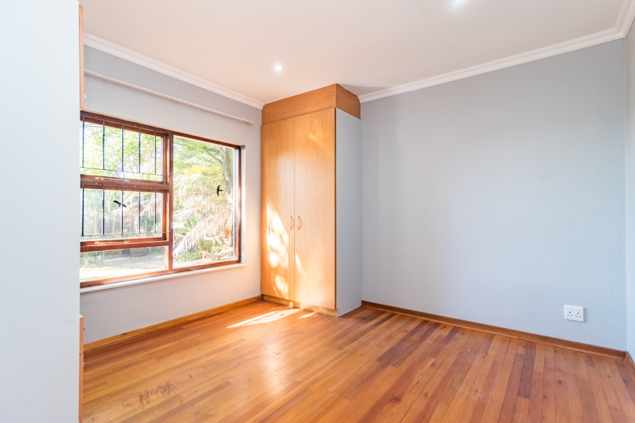 4 Bedroom Property for Sale in Hurlingham Gauteng