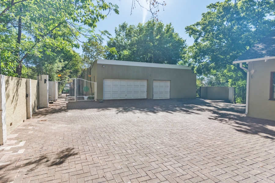 4 Bedroom Property for Sale in Hurlingham Gauteng