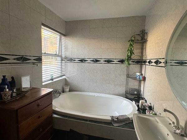 To Let 3 Bedroom Property for Rent in Dowerglen Gauteng