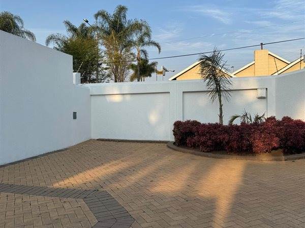 To Let 3 Bedroom Property for Rent in Dowerglen Gauteng