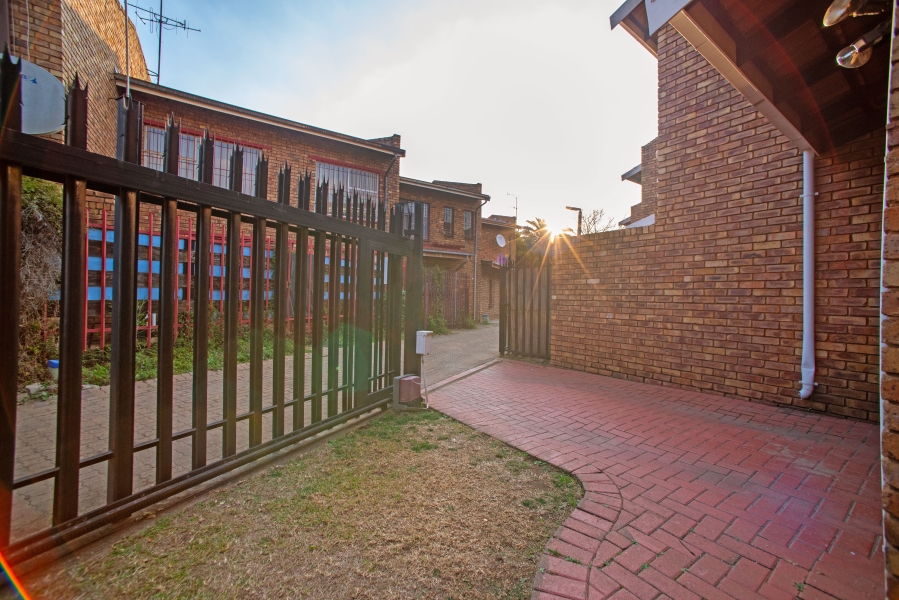 2 Bedroom Property for Sale in Illiondale Gauteng