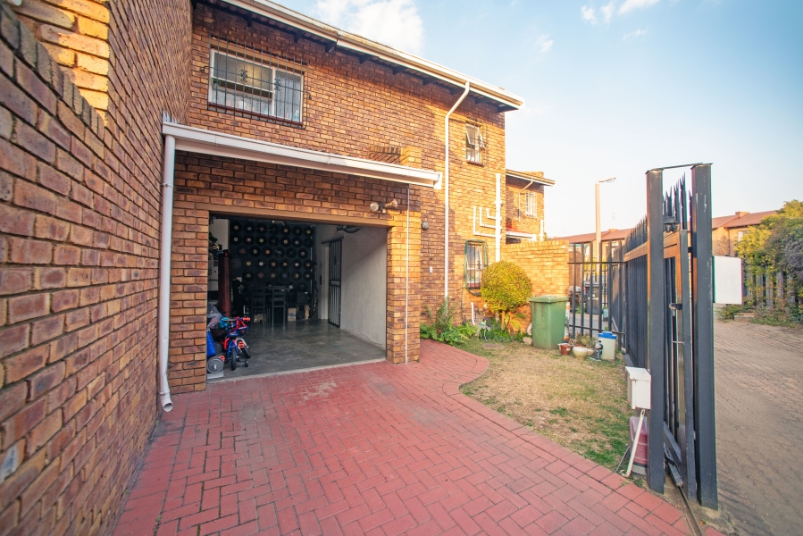 2 Bedroom Property for Sale in Illiondale Gauteng