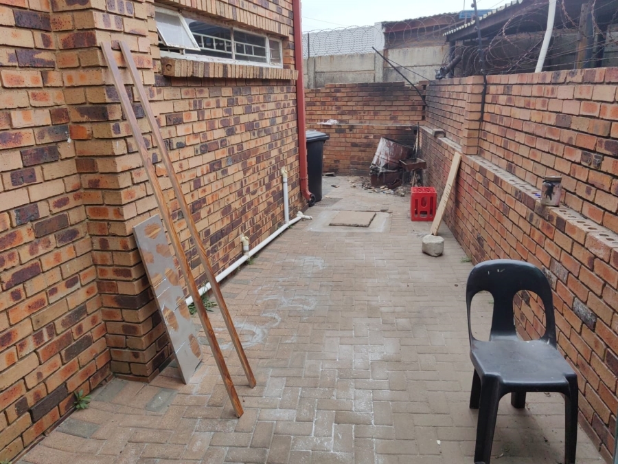 Commercial Property for Sale in Aureus Gauteng