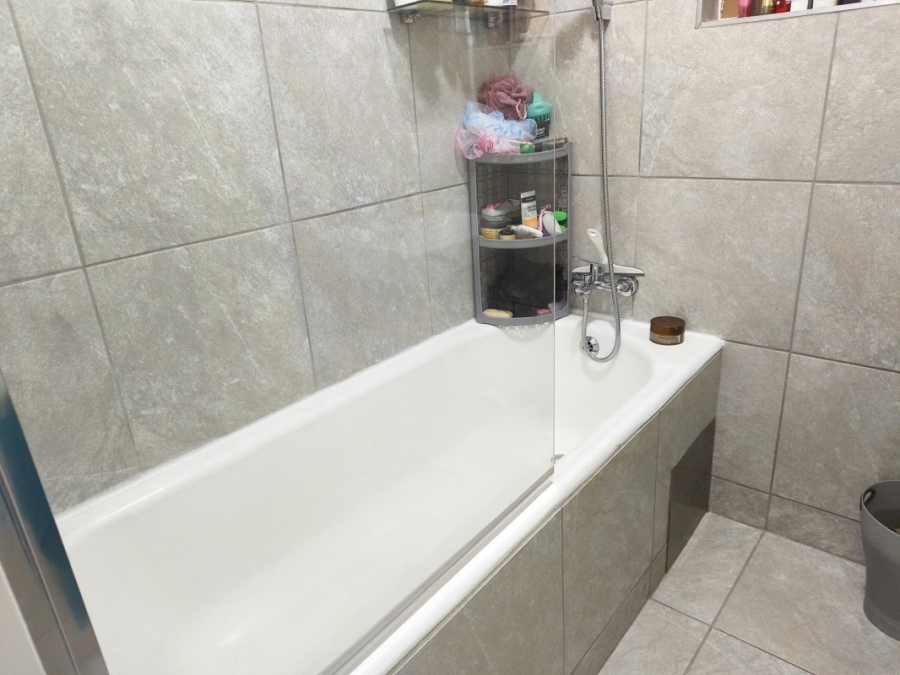 2 Bedroom Property for Sale in Edenvale Central Gauteng
