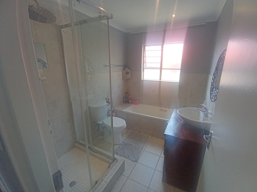 2 Bedroom Property for Sale in Liefde en Vrede Gauteng