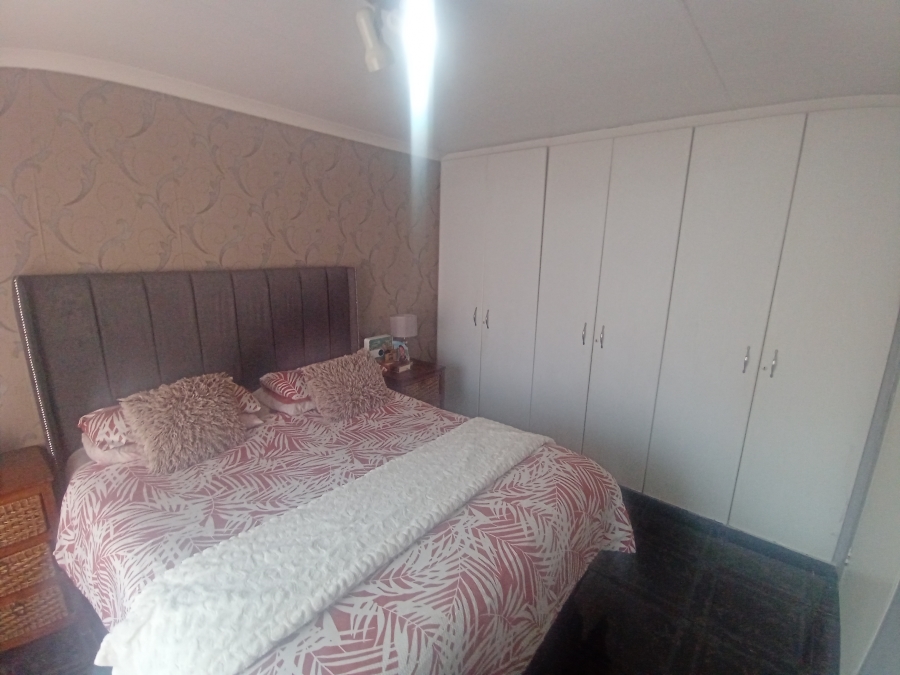 2 Bedroom Property for Sale in Liefde en Vrede Gauteng