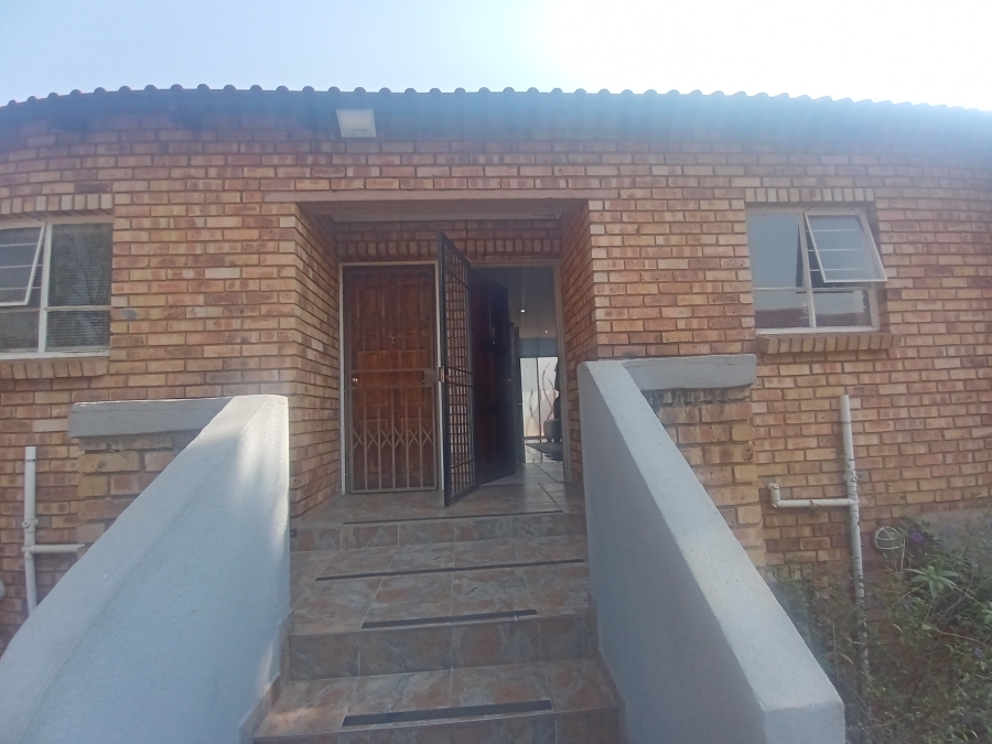 2 Bedroom Property for Sale in Liefde en Vrede Gauteng