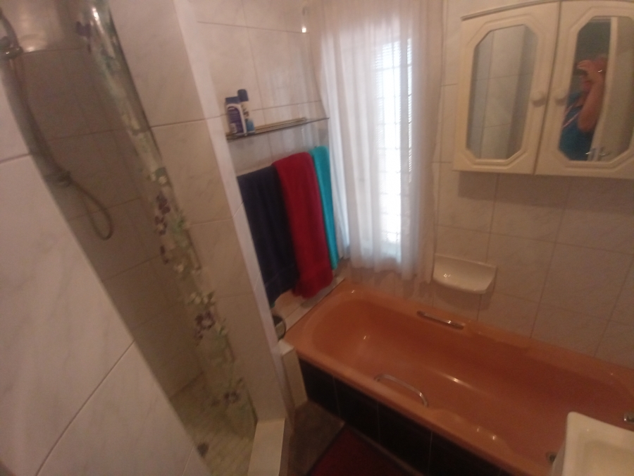 3 Bedroom Property for Sale in Mulbarton Gauteng