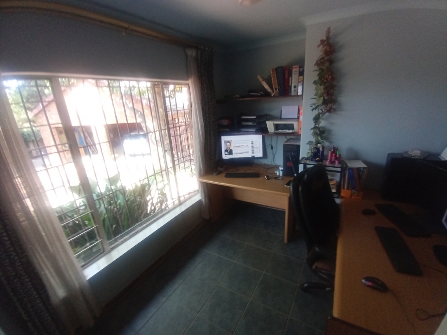 3 Bedroom Property for Sale in Mulbarton Gauteng