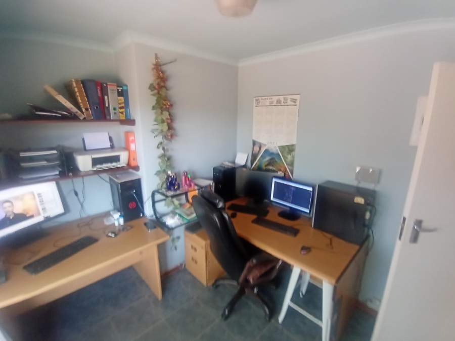 3 Bedroom Property for Sale in Mulbarton Gauteng