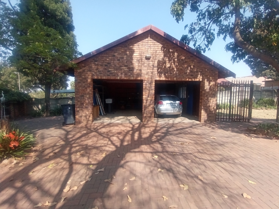3 Bedroom Property for Sale in Mulbarton Gauteng