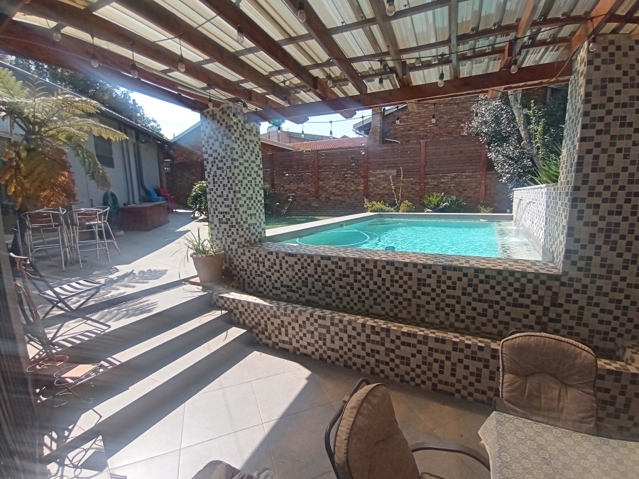 4 Bedroom Property for Sale in Suideroord Gauteng