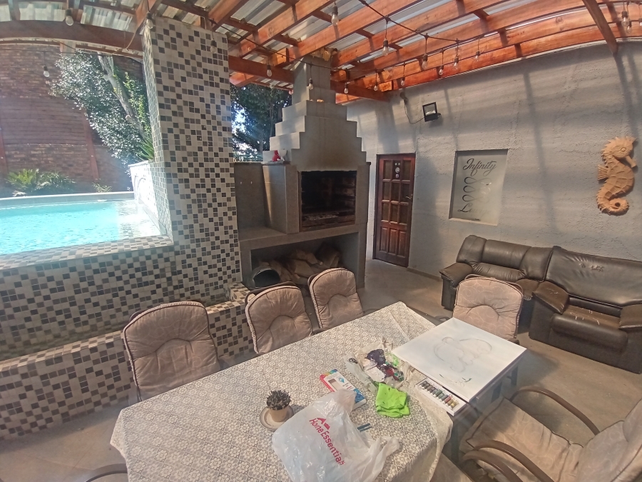 4 Bedroom Property for Sale in Suideroord Gauteng