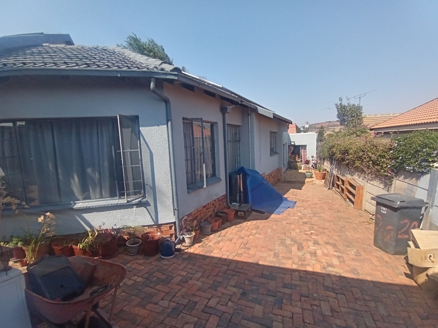 4 Bedroom Property for Sale in Suideroord Gauteng