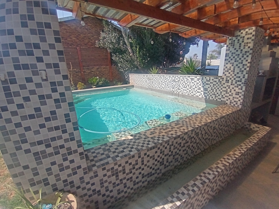 4 Bedroom Property for Sale in Suideroord Gauteng