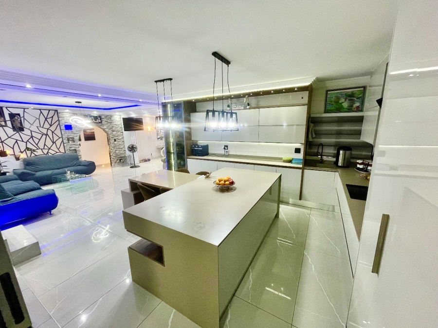 5 Bedroom Property for Sale in Winchester Hills Gauteng