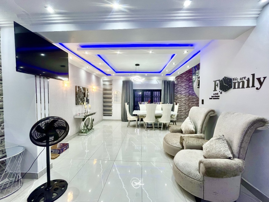 5 Bedroom Property for Sale in Winchester Hills Gauteng