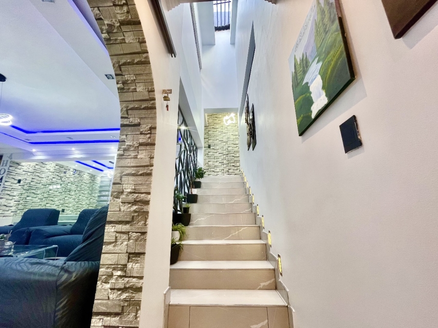 5 Bedroom Property for Sale in Winchester Hills Gauteng