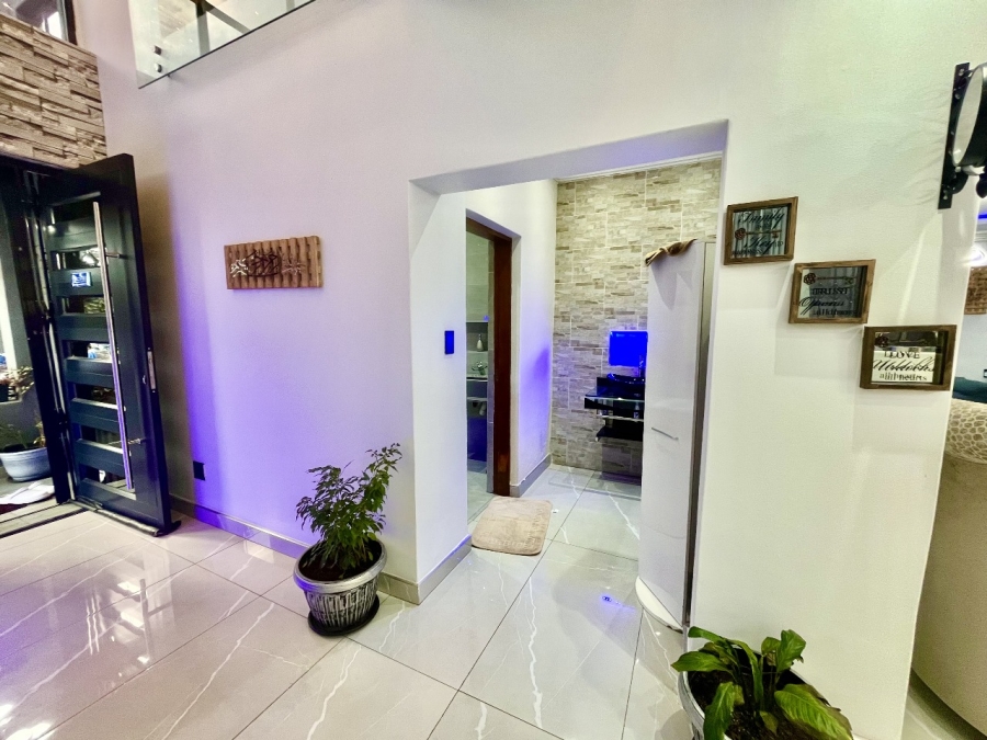 5 Bedroom Property for Sale in Winchester Hills Gauteng