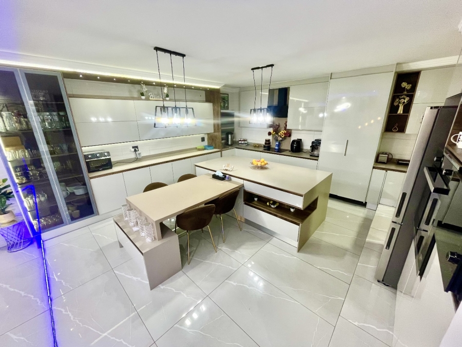 5 Bedroom Property for Sale in Winchester Hills Gauteng