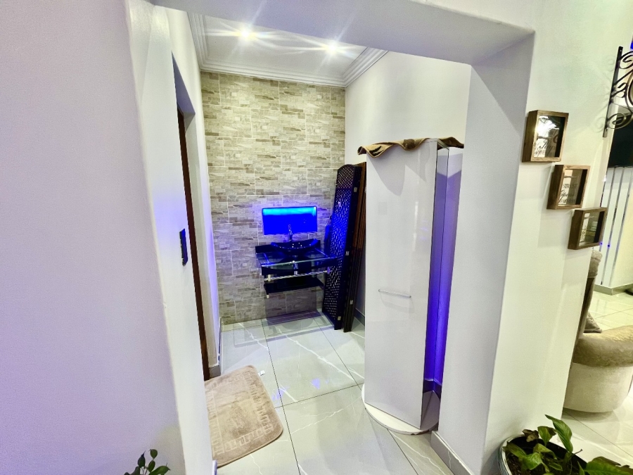 5 Bedroom Property for Sale in Winchester Hills Gauteng