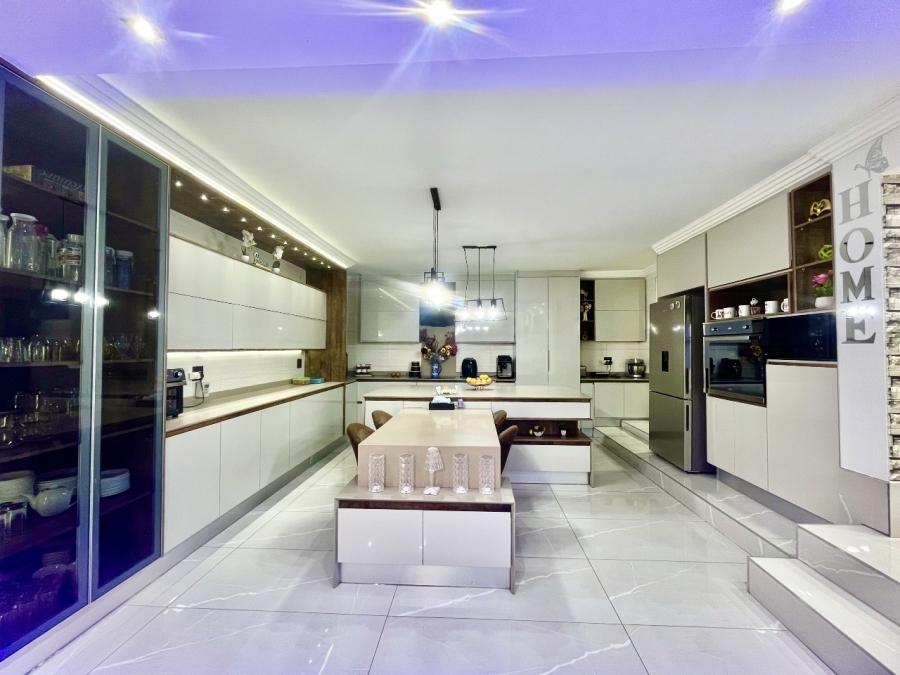 5 Bedroom Property for Sale in Winchester Hills Gauteng