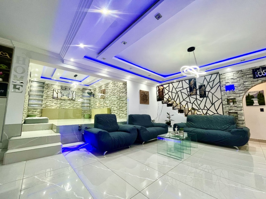 5 Bedroom Property for Sale in Winchester Hills Gauteng