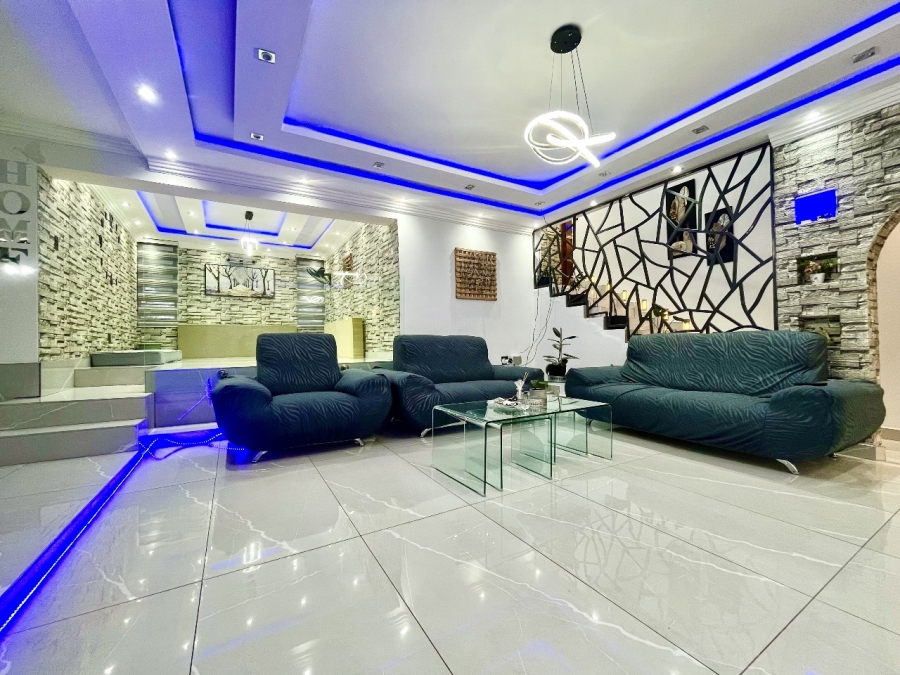 5 Bedroom Property for Sale in Winchester Hills Gauteng