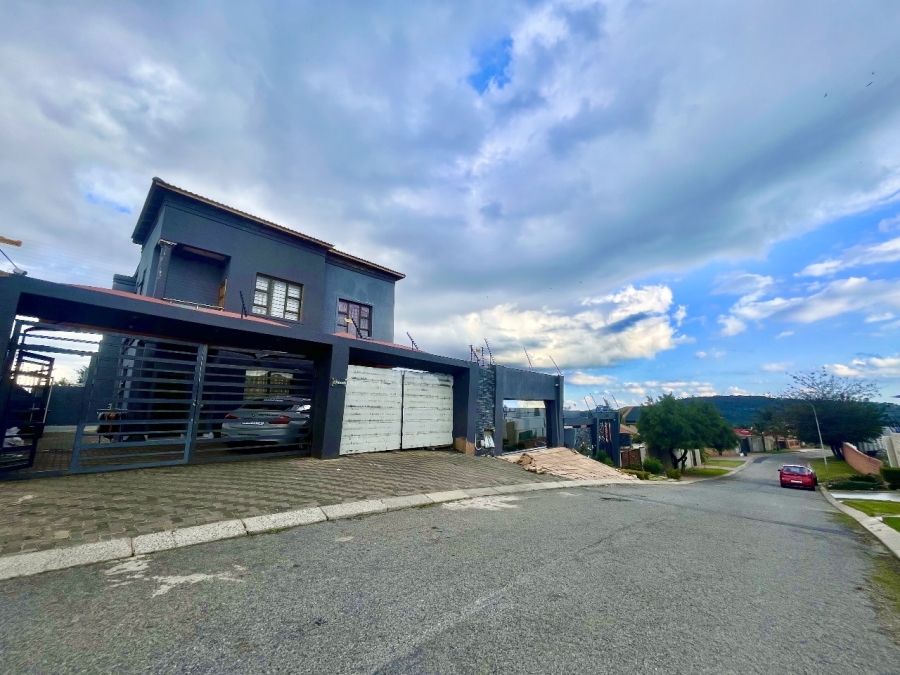 5 Bedroom Property for Sale in Winchester Hills Gauteng
