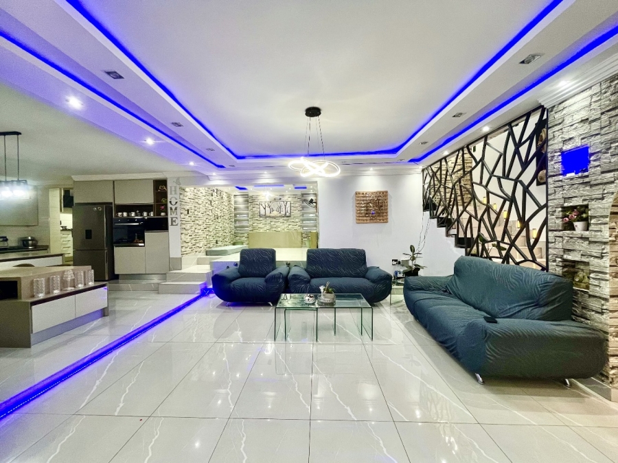 5 Bedroom Property for Sale in Winchester Hills Gauteng