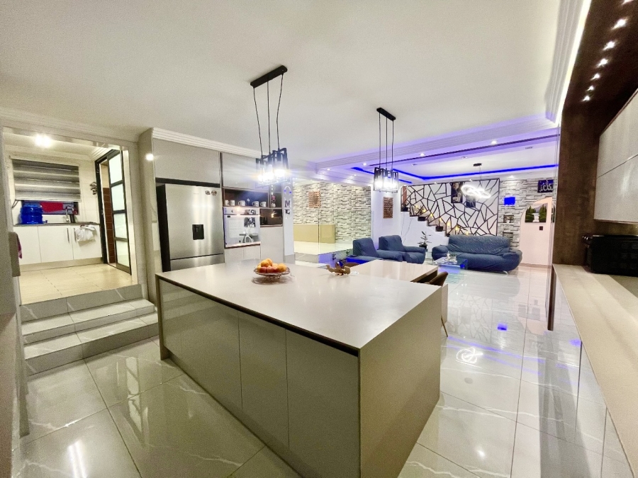 5 Bedroom Property for Sale in Winchester Hills Gauteng