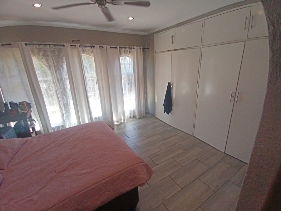 4 Bedroom Property for Sale in Glenvista Gauteng