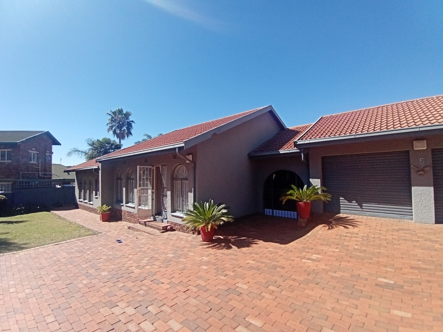 4 Bedroom Property for Sale in Glenvista Gauteng