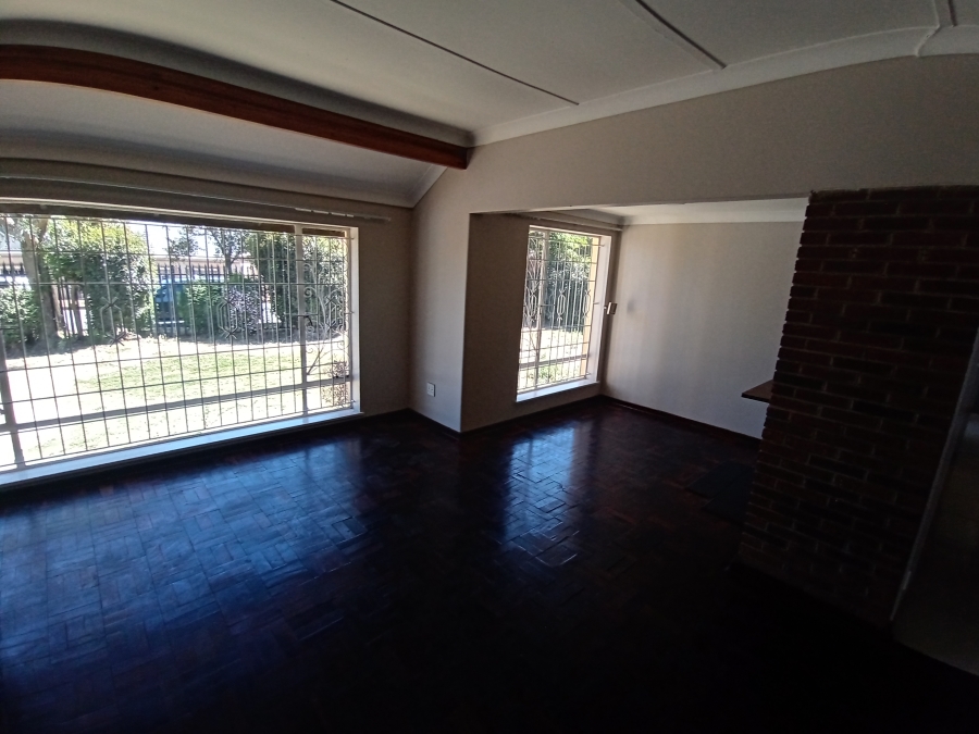 5 Bedroom Property for Sale in Ridgeway Gauteng