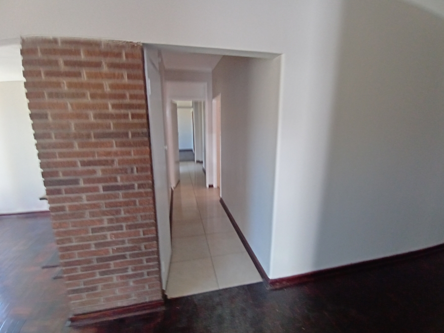 5 Bedroom Property for Sale in Ridgeway Gauteng