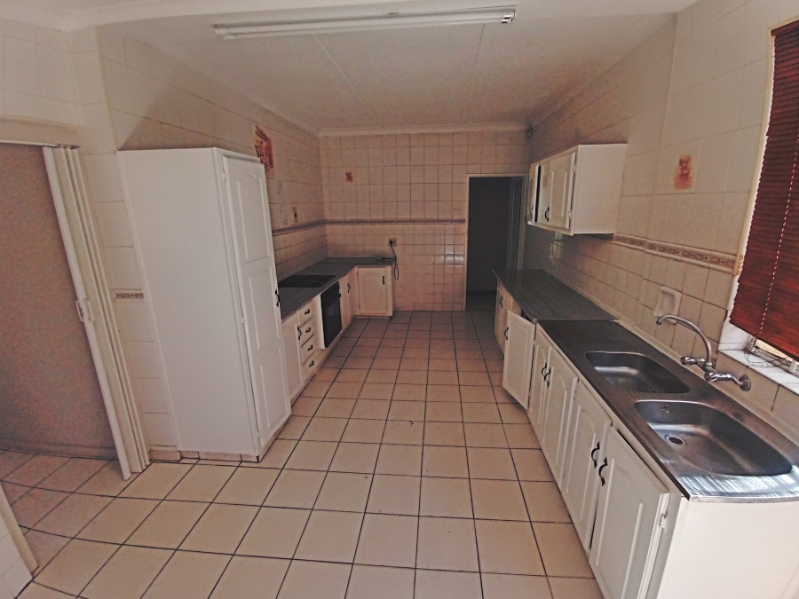 5 Bedroom Property for Sale in Ridgeway Gauteng