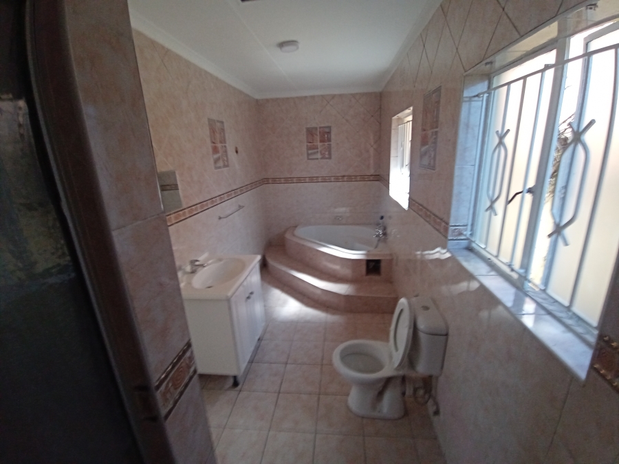 5 Bedroom Property for Sale in Ridgeway Gauteng