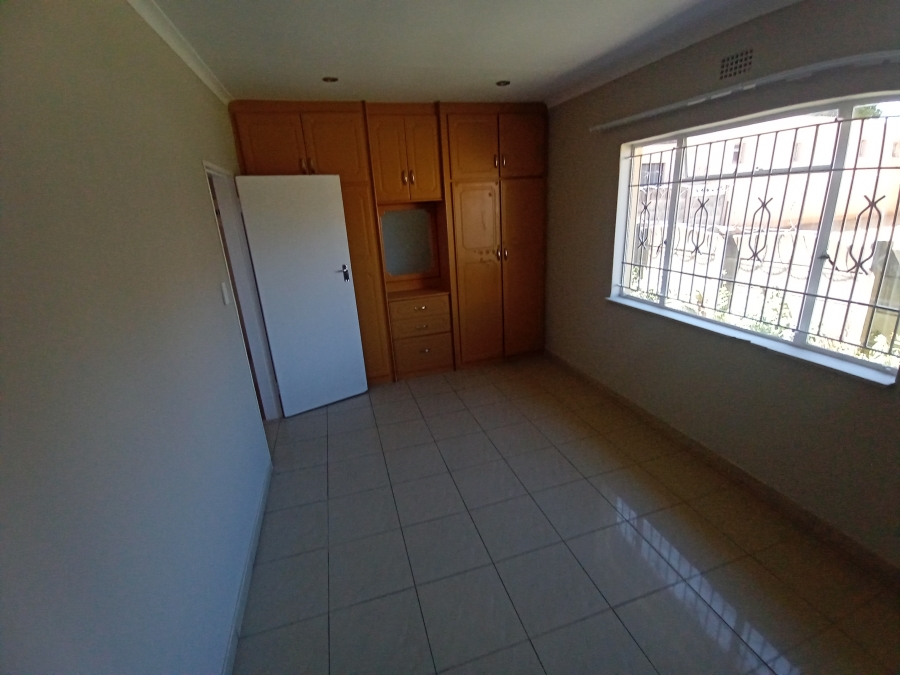 5 Bedroom Property for Sale in Ridgeway Gauteng