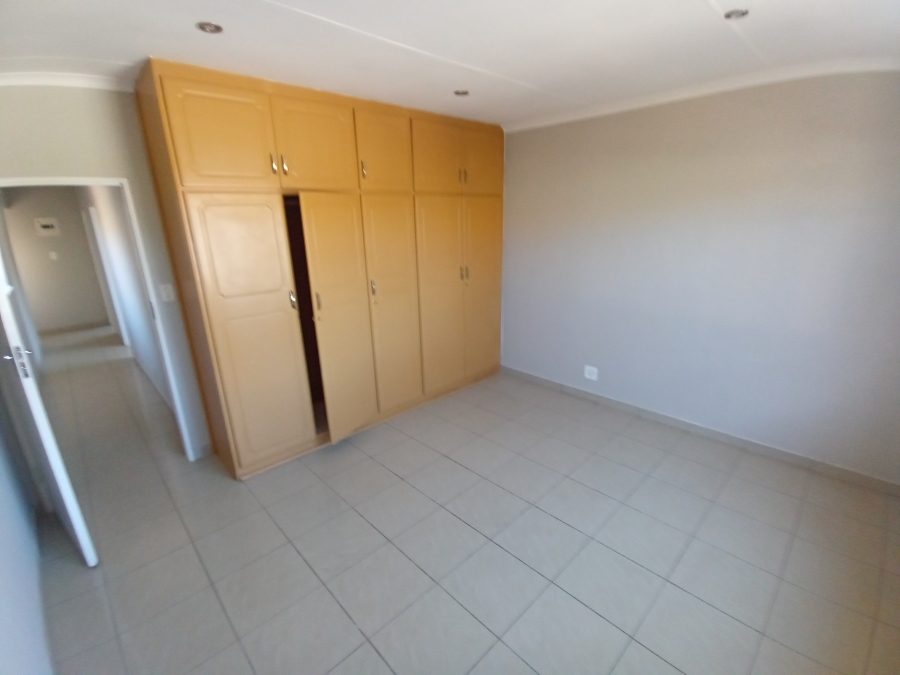 5 Bedroom Property for Sale in Ridgeway Gauteng