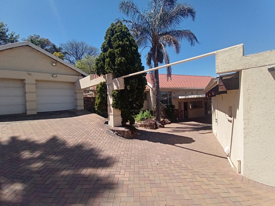 4 Bedroom Property for Sale in Linmeyer Gauteng